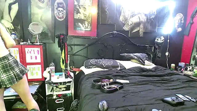 Snapshot of Splash_Queen420 chatting on December 21, 2:41 am Splash Queen420 online show from December 21, 2:41 am