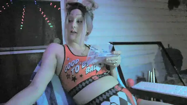 Snapshot of Splash_Queen420 chatting on June 14, 3:30 am Splash Queen420 online show from June 14, 3:30 am