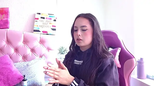 Emma-Flowers online show from September 28, 7:19 pm