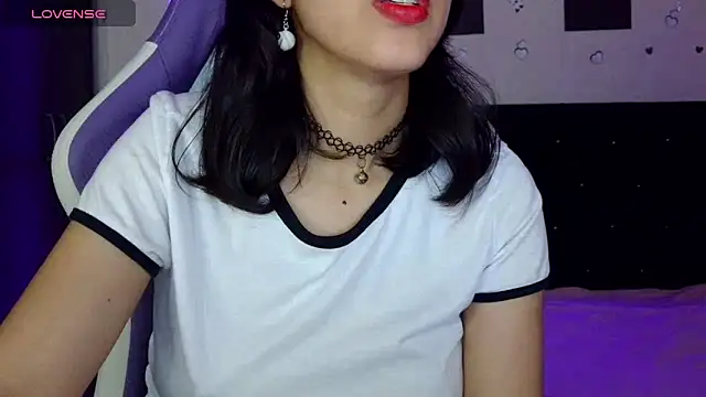 Snapshot of AvlieQueen chatting on April 10, 7:46 am AvlieQueen online show from April 10, 7:46 am