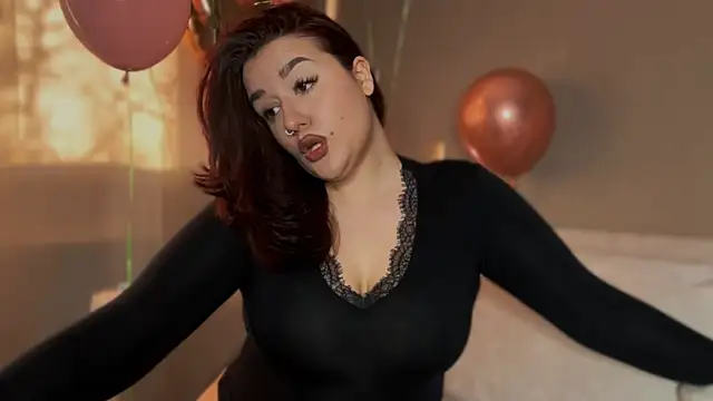 Snapshot of MissAdena chatting on May 1, 11:04 am MissAdena online show from May 1, 11:04 am
