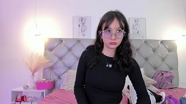 Naughty Couple83 online show from April 29, 4:33 pm