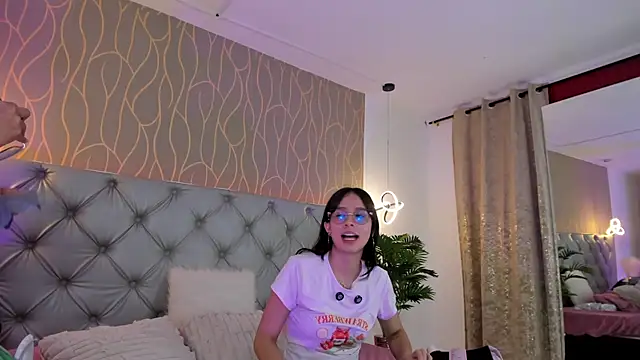 Naughty Couple83 online show from May 22, 7:41 pm