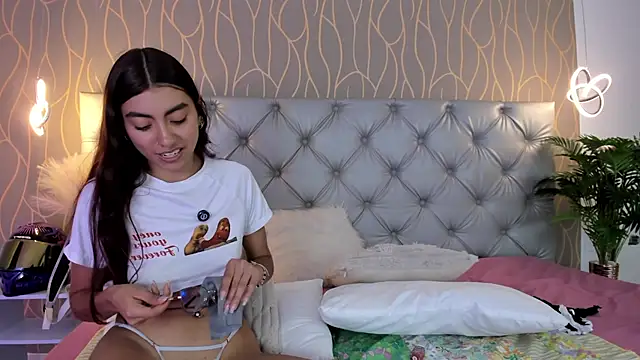 Naughty Couple83 online show from June 6, 7:07 pm