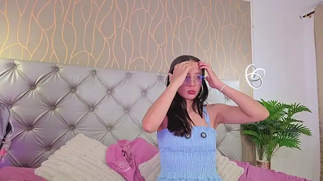 Naughty Couple83 online show from June 18, 7:18 pm