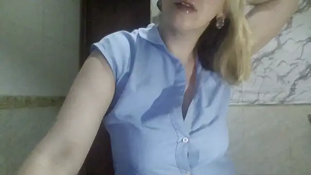 Snapshot of MiyaHottie chatting on July 21, 6:49 am MiyaHottie online show from July 21, 6:49 am