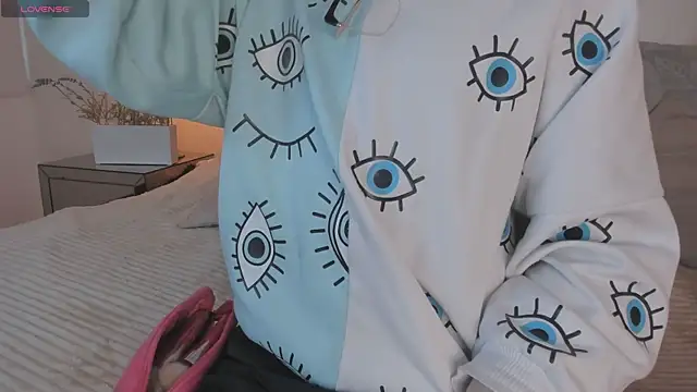 Megan DH online show from October 15, 12:05 pm