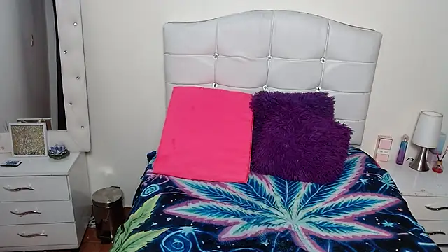 elapetitie online show from October 3, 4:42 am