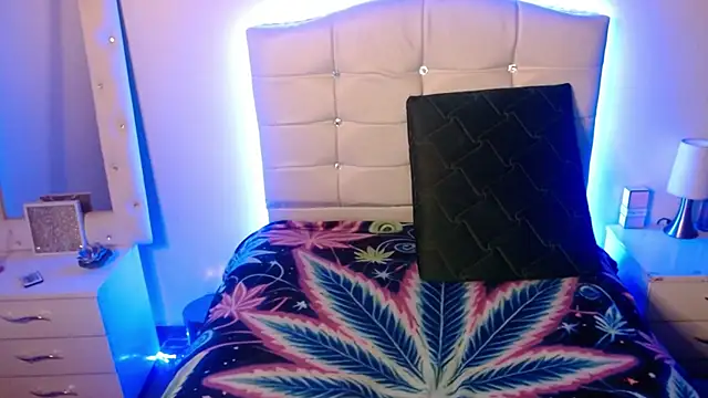 elapetitie online show from November 15, 8:00 am