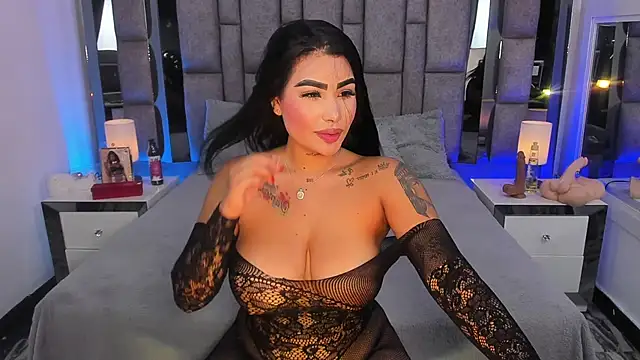 MaddyGray  online show from November 5, 7:25 pm