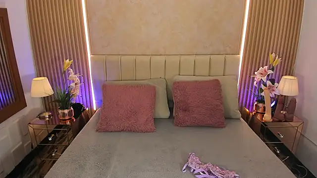 Snapshot of MaddyGray_ chatting on April 17, 7:06 pm MaddyGray online show from April 17, 7:06 pm