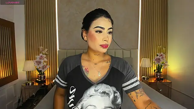 Snapshot of MaddyGray_ chatting on May 13, 7:11 pm MaddyGray online show from May 13, 7:11 pm