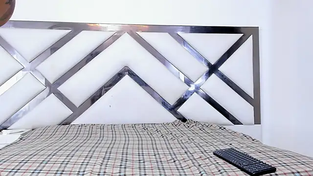 LadyandMaverick online show from November 25, 4:23 am