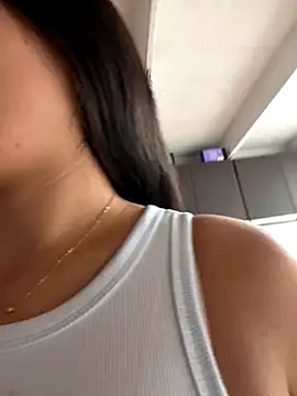 Alyha Cortes online show from October 15, 1:11 pm