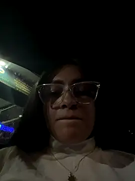 Alyha Cortes online show from November 8, 1:39 am