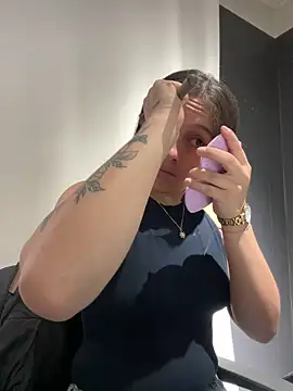 Alyha Cortes online show from November 26, 1:12 pm