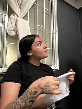 Alyha Cortes online show from December 19, 1:18 pm