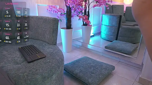 LoonaNyx online show from September 12, 11:43 am