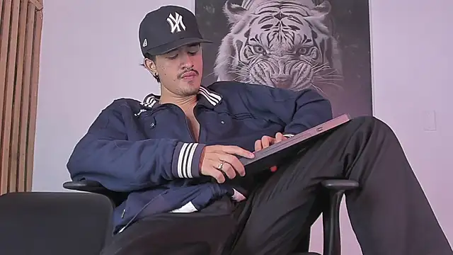 DimitriDeluxe online show from October 6, 8:06 pm