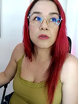 Snapshot of kim7_ chatting on March 9, 2:10 pm kim7 online show from March 9, 2:10 pm