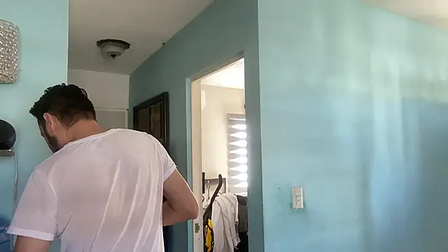 Snapshot of Alexitho25 chatting on October 26, 7:09 pm Alexitho25 online show from October 26, 7:09 pm