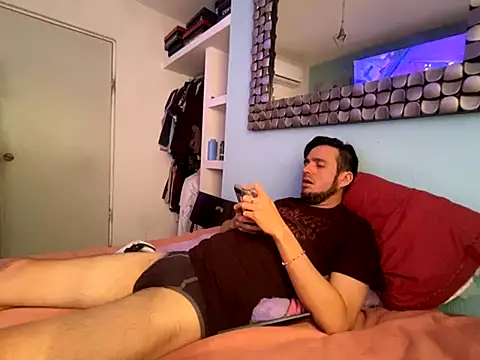 Snapshot of Alexitho25 chatting on November 2, 8:33 pm Alexitho25 online show from November 2, 8:33 pm