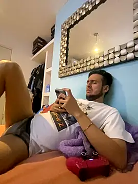 Alexitho25 online show from November 5, 10:15 am