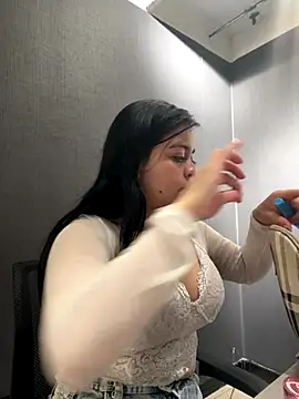 Emily Rivers  online show from November 25, 1:11 pm