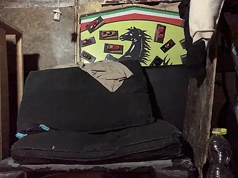 Snapshot of lovehairymature90 chatting on March 19, 12:14 am lovehairymature90 online show from March 19, 12:14 am