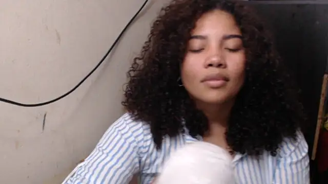 Snapshot of madelene chatting on April 6, 12:08 am madelene online show from April 6, 12:08 am