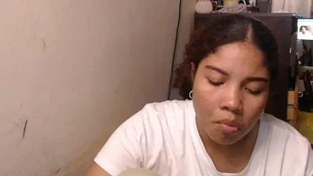 Snapshot of madelene chatting on April 9, 1:38 am madelene online show from April 9, 1:38 am