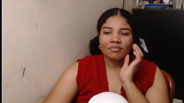 Snapshot of madelene chatting on April 14, 2:50 am madelene online show from April 14, 2:50 am