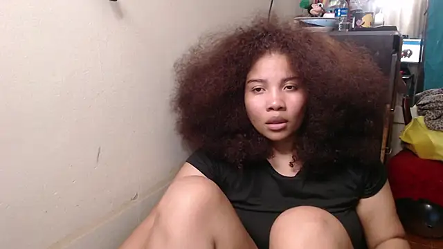Snapshot of madelene chatting on April 21, 3:02 am madelene online show from April 21, 3:02 am