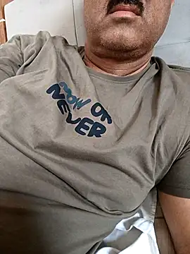 moonflower25 online show from December 4, 3:49 am