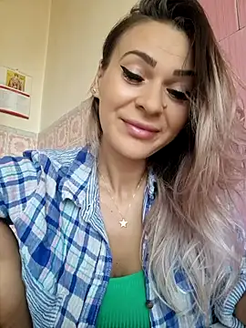 Snapshot of iSelena chatting on September 18, 4:58 am iSelena online show from September 18, 4:58 am