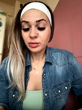 iSelena online show from November 13, 5:50 am