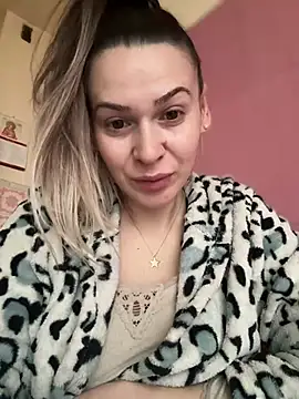 iSelena online show from March 23, 5:55 am