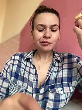 iSelena online show from March 24, 9:58 am