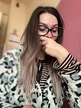 iSelena online show from April 1, 7:53 am