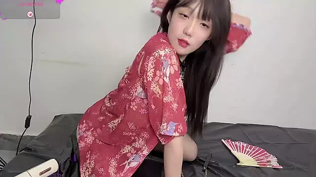 Snapshot of Yaya--728 chatting on October 31, 10:27 am Yaya--728 online show from October 31, 10:27 am