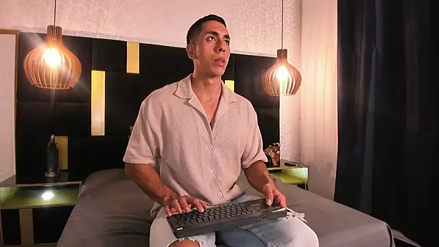 Snapshot of Lucio__Fox chatting on April 4, 12:13 pm Lucio Fox online show from April 4, 12:13 pm