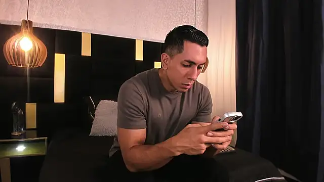 Snapshot of Lucio__Fox chatting on April 5, 12:24 pm Lucio Fox online show from April 5, 12:24 pm