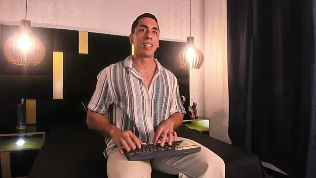 Snapshot of Lucio__Fox chatting on April 19, 12:26 pm Lucio Fox online show from April 19, 12:26 pm