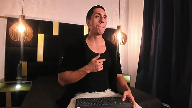 Snapshot of Lucio__Fox chatting on April 21, 12:00 pm Lucio Fox online show from April 21, 12:00 pm