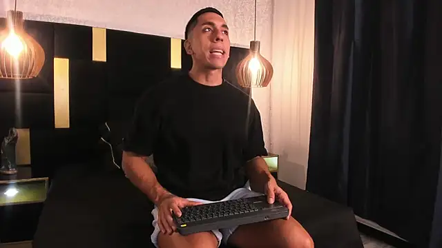 Snapshot of Lucio__Fox chatting on April 23, 11:53 am Lucio Fox online show from April 23, 11:53 am