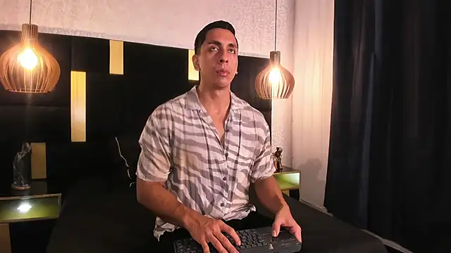 Snapshot of Lucio__Fox chatting on May 6, 11:48 am Lucio Fox online show from May 6, 11:48 am