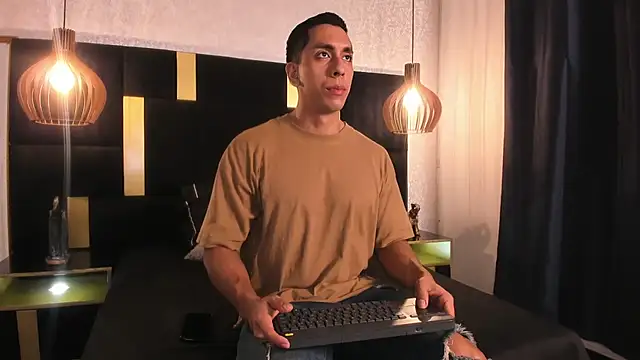 Snapshot of Lucio__Fox chatting on May 8, 11:37 am Lucio Fox online show from May 8, 11:37 am
