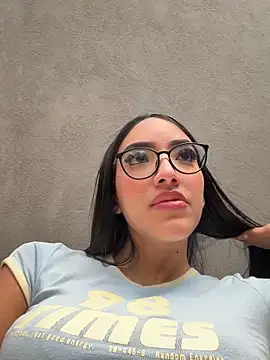 Snapshot of lissafeniix_ chatting on March 29, 5:24 pm lissafeniix online show from March 29, 5:24 pm