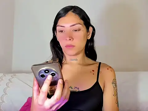 Megan Gil  online show from October 20, 1:00 pm