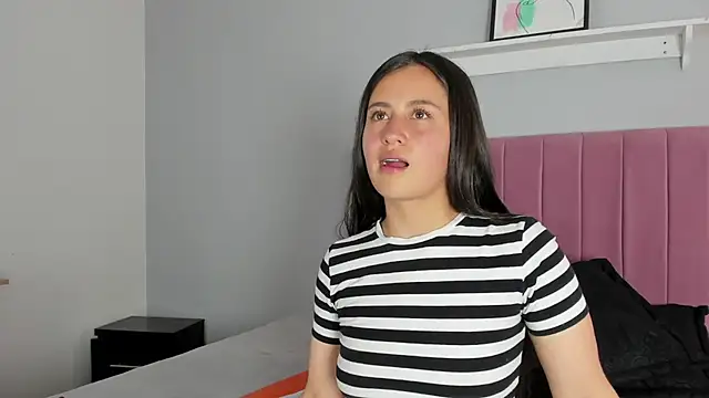 Zaaida  online show from February 5, 9:30 pm